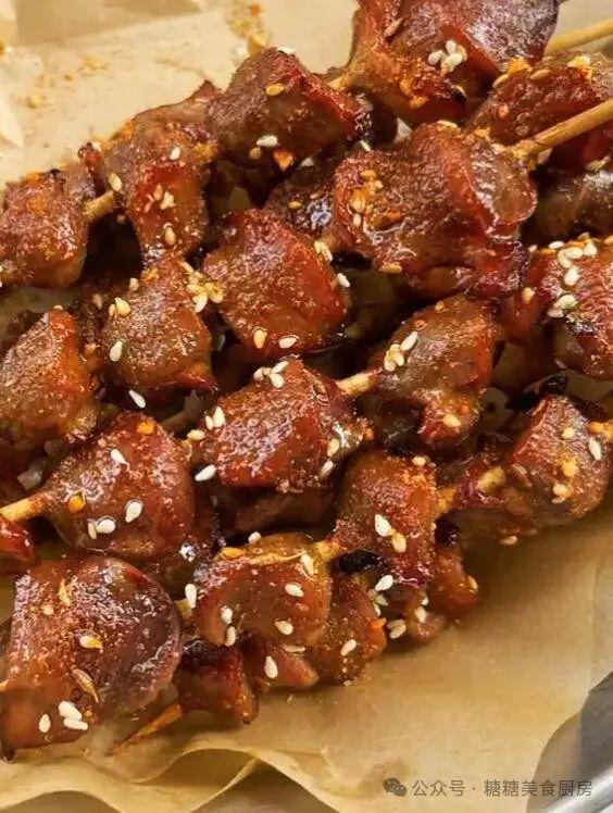 得金黄酥脆内里却保持着柔嫩多汁香气扑鼻。尊龙凯时ag旗舰厅网站烤鸡胗！它外表烤