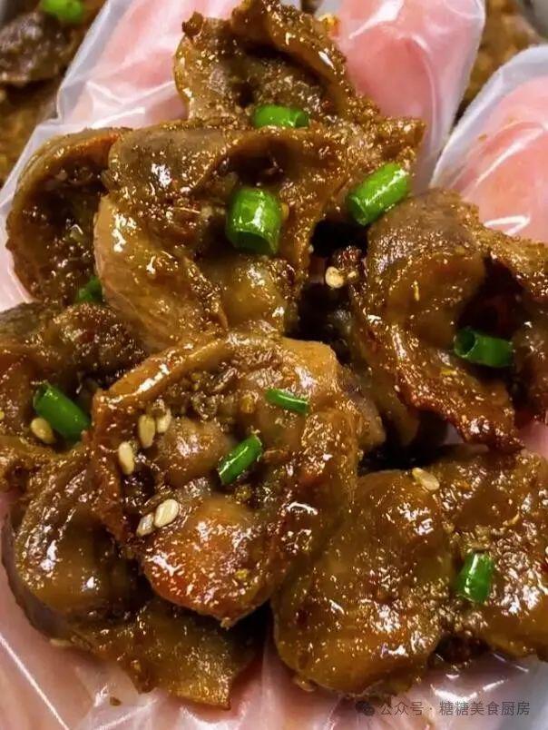 得金黄酥脆内里却保持着柔嫩多汁香气扑鼻。尊龙凯时ag旗舰厅网站烤鸡胗！它外表烤(图3)