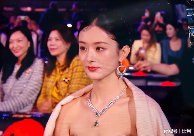 艳宋佳稳居C位却被压轴的李宇春抢镜凯时尊龙人生北京这夜赵丽颖裹胸惊(图7)