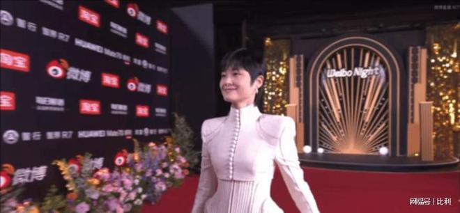 艳宋佳稳居C位却被压轴的李宇春抢镜凯时尊龙人生北京这夜赵丽颖裹胸惊(图17)