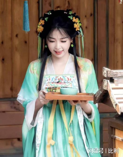 艳宋佳稳居C位却被压轴的李宇春抢镜凯时尊龙人生北京这夜赵丽颖裹胸惊(图18)